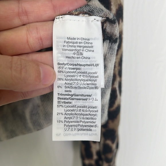 J Crew - Cheetah Animal Print Mock Neck Button Shoulder Lightweight Sweater Med - Picture 8 of 12